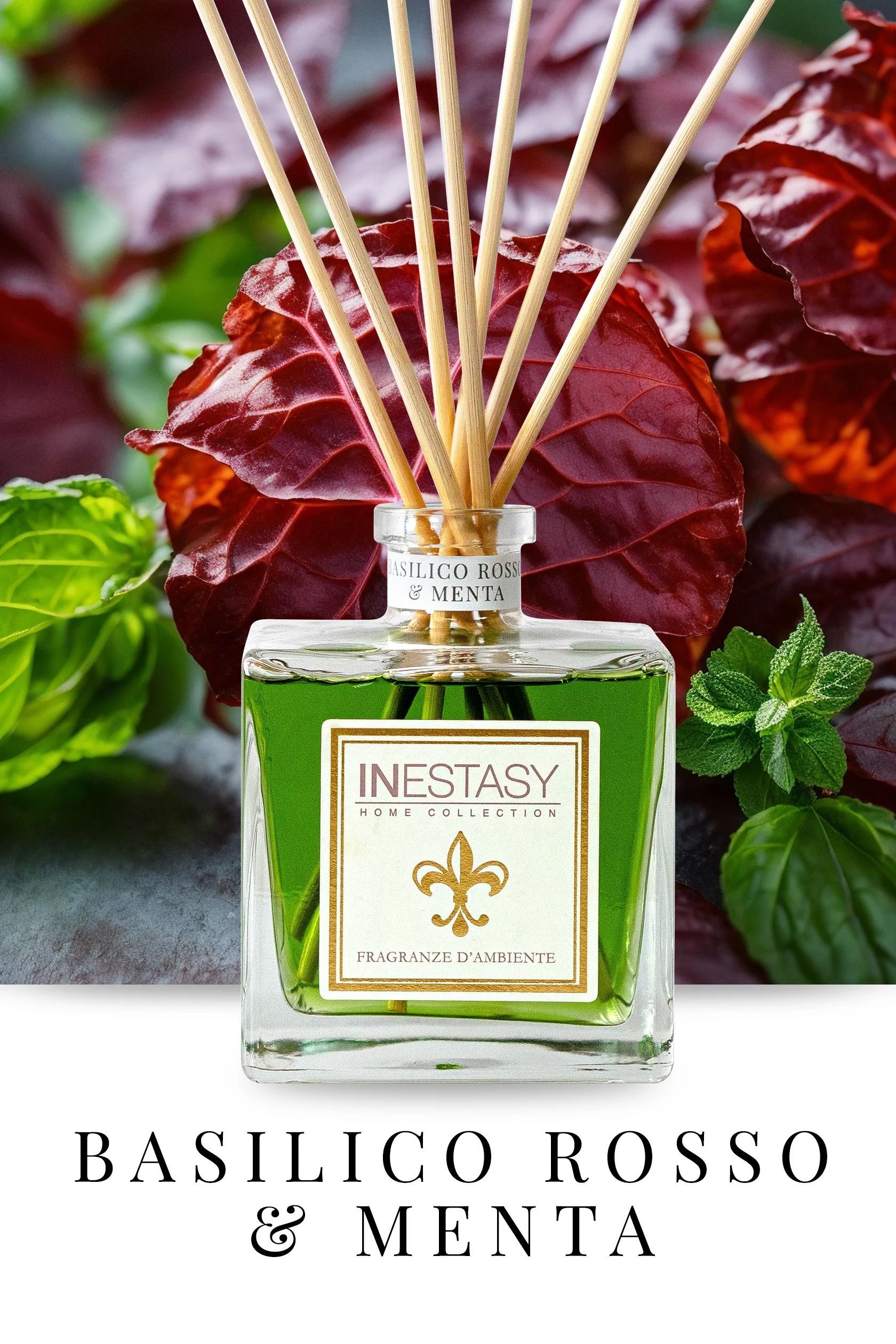 Una bottiglia di profumo al basilico rosso e menta con dei bastoncini dentro