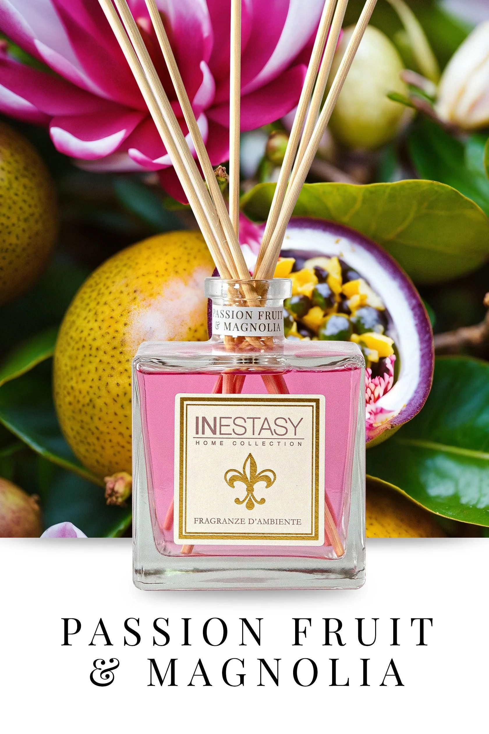Una bottiglia di profumo inestasy al frutto della passione e alla magnolia