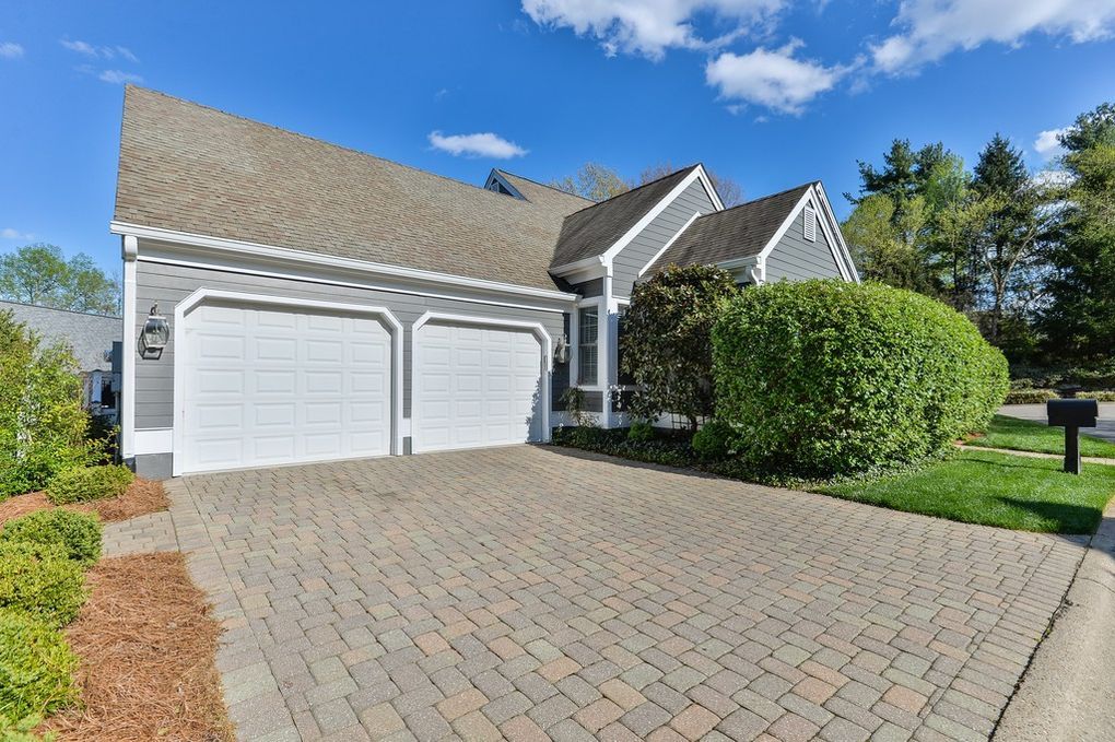 Attached vs. Detached Garages: Which One is Right for Your Home?