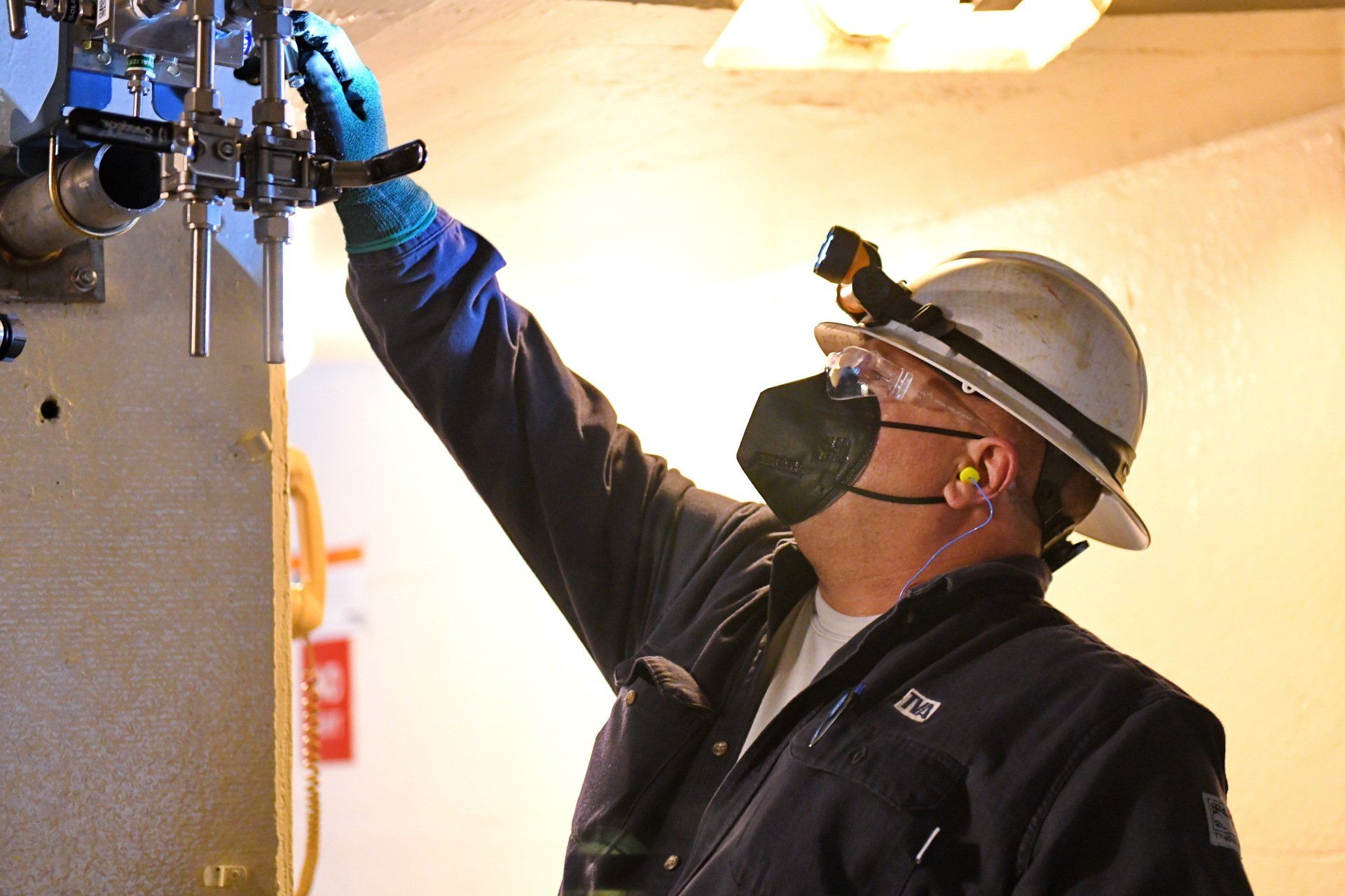 Local 538 journeyman pipefitting on the job