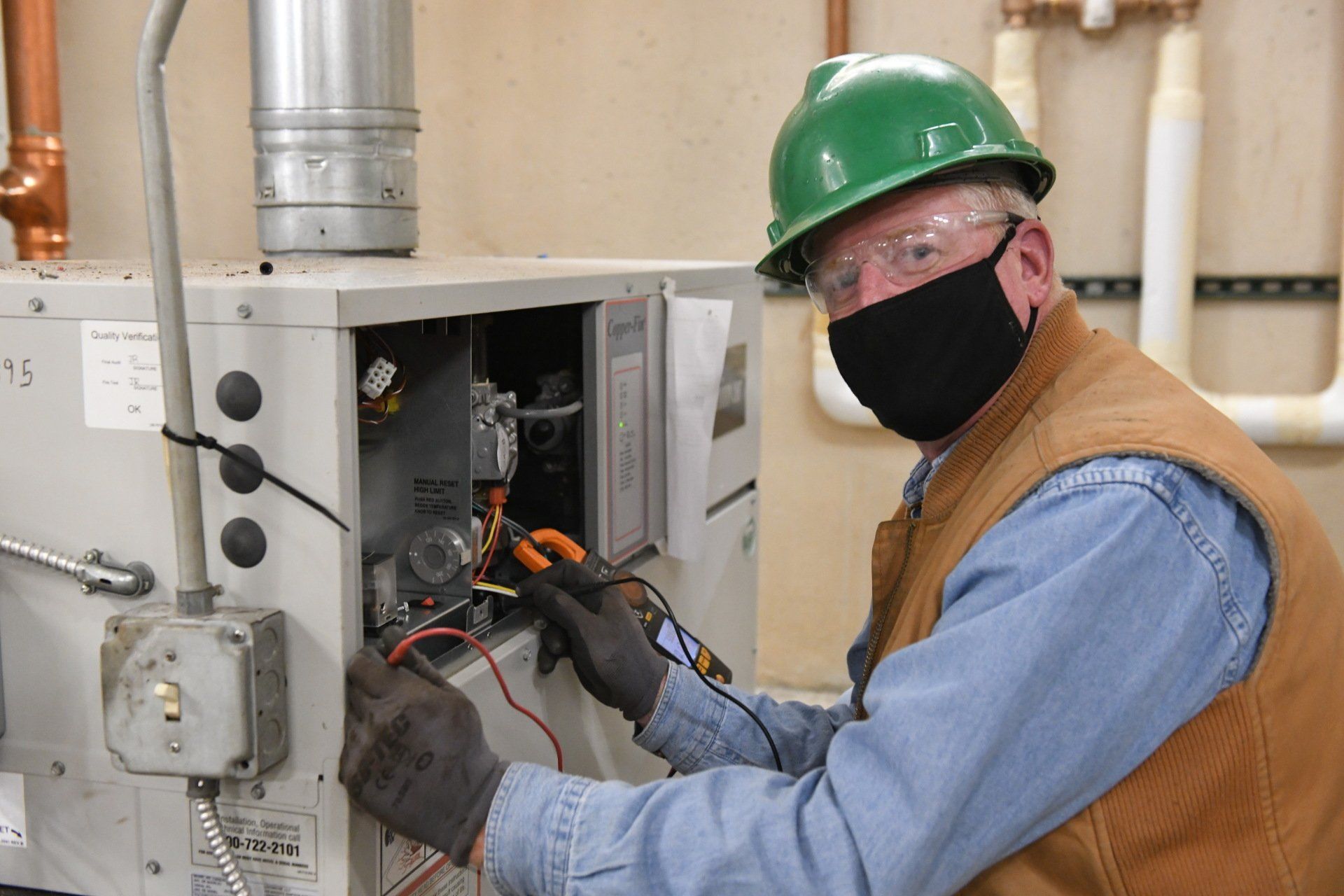 Local 538 Mentor teaching HVAC Technician skills