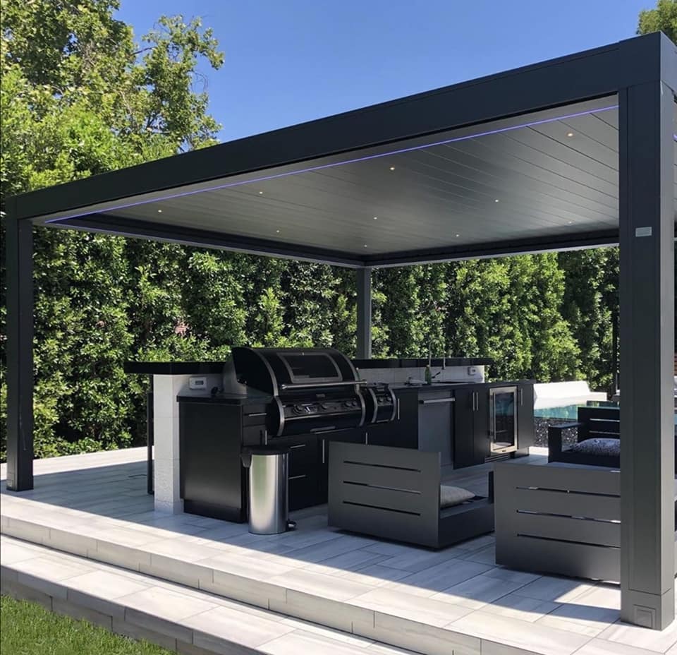 tettoia in legno scuro