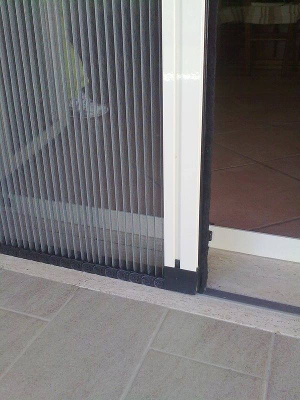 dettaglio zanzariera scorrevole