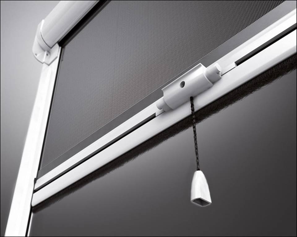 zanzariera scorrevole dall'alto verso il basso