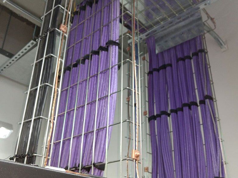 CDS UPS - instalacion de canastilla para transportar cableado de comunuicaciones