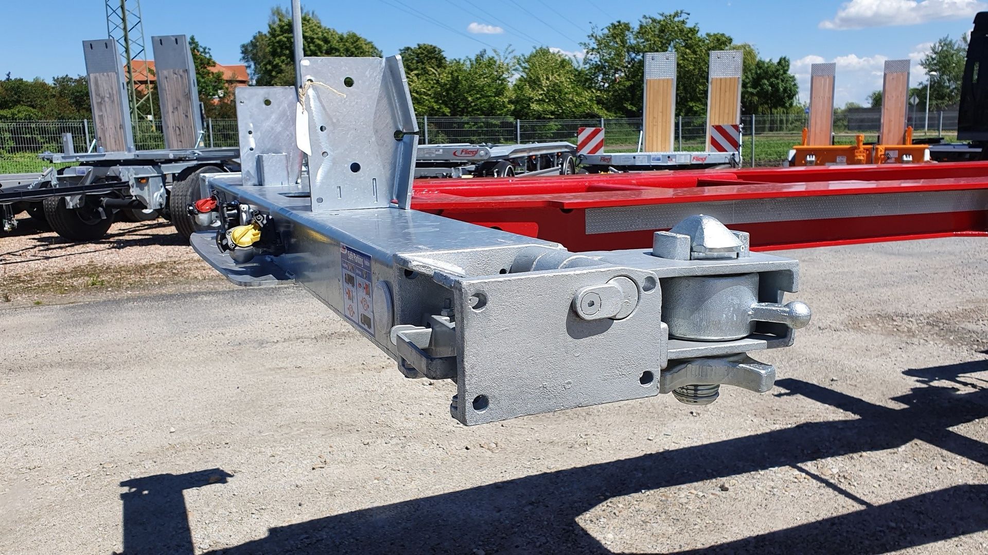 Priekinio konteinerio tvirtinimas