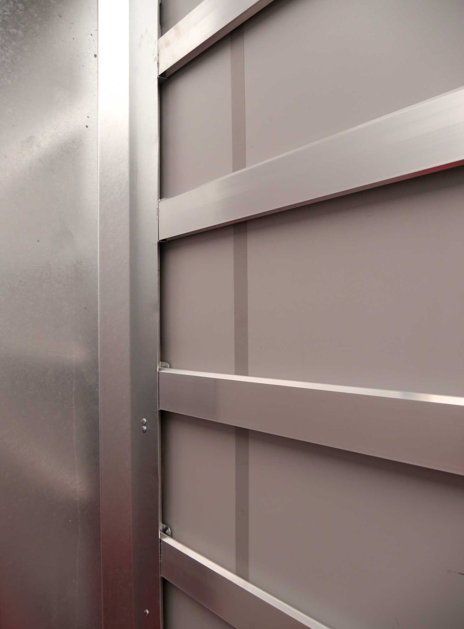 Šoninės cinkuotos kolonos, aliumininės skersinės lentos