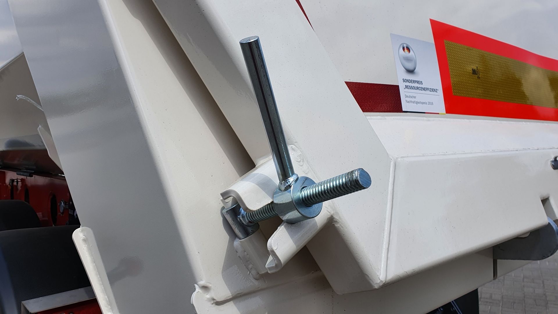 Papildomas galinio dangčio užraktas