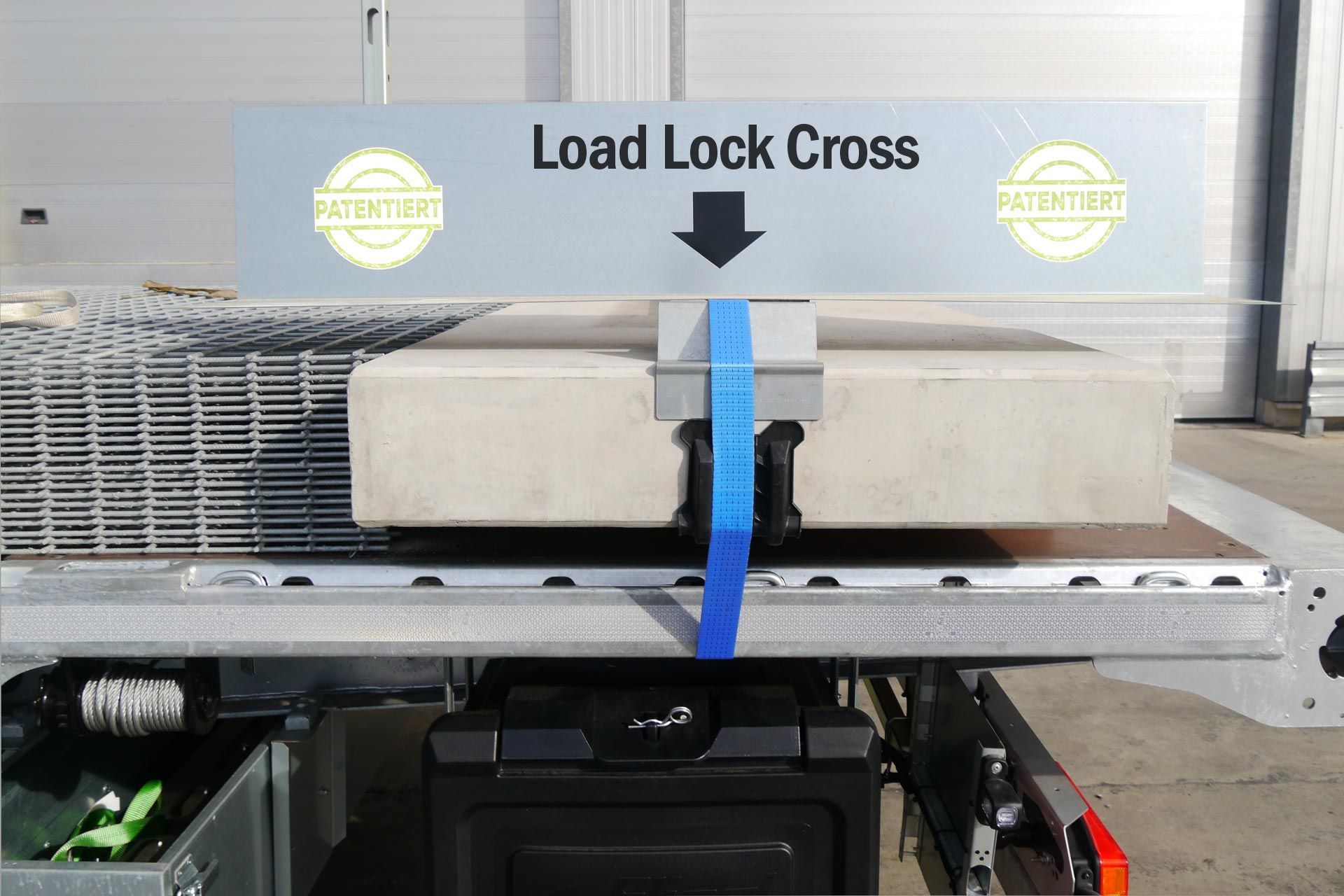 Fliegl puspriekabės statybinių medžiagų transportavimui