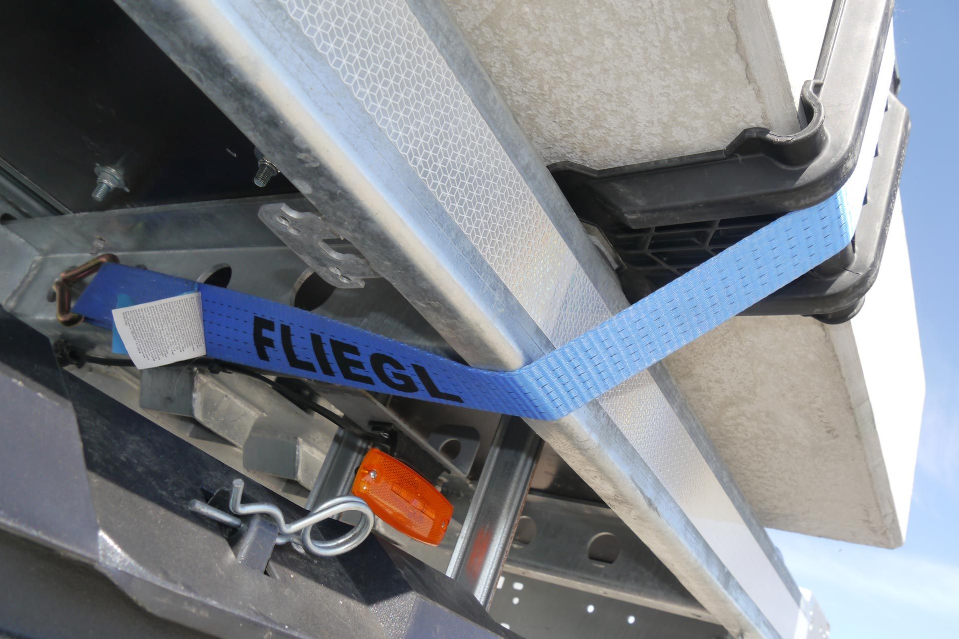 Fliegl puspriekabės statybinių medžiagų transportavimui