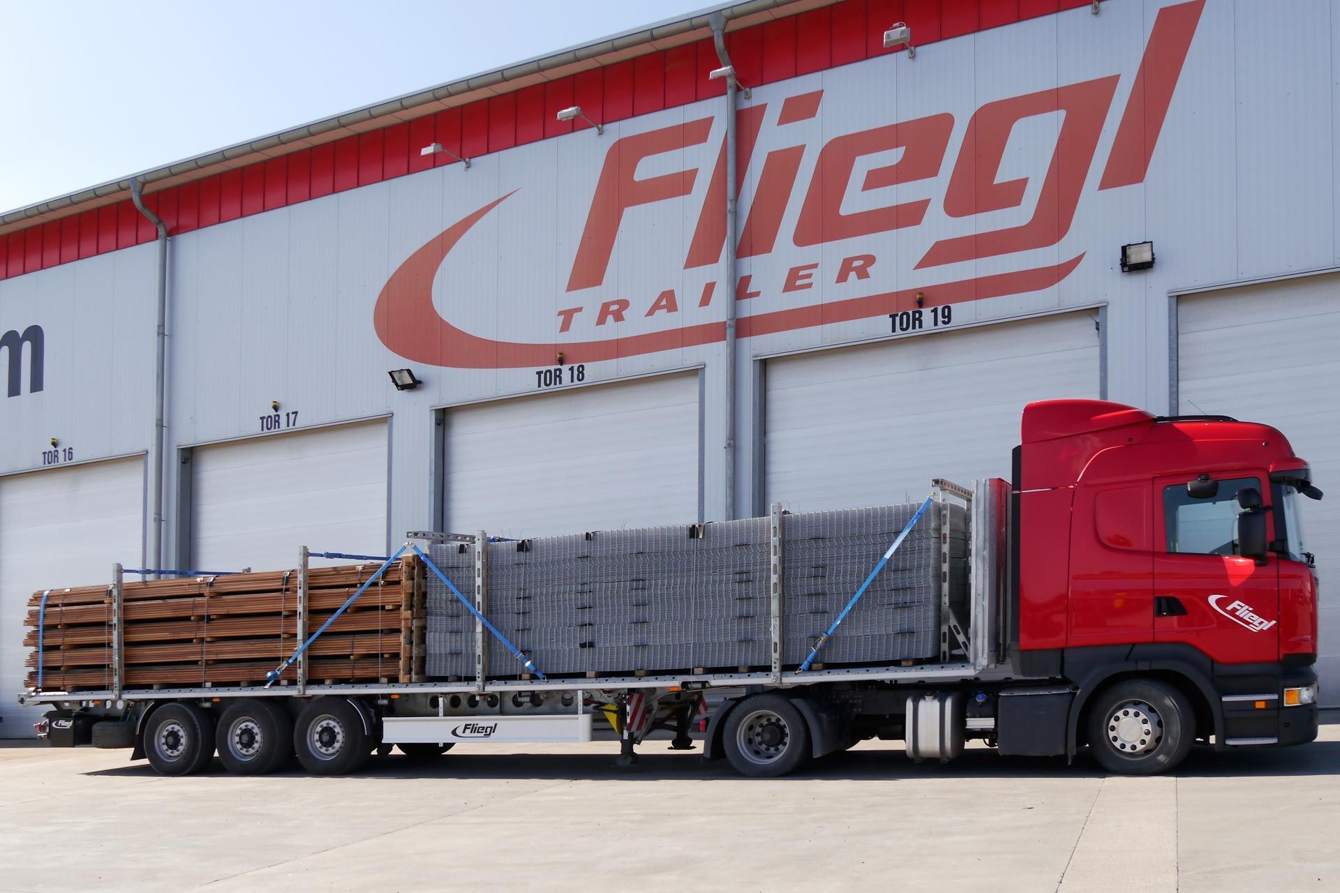 Fliegl puspriekabės statybinių medžiagų transportavimui