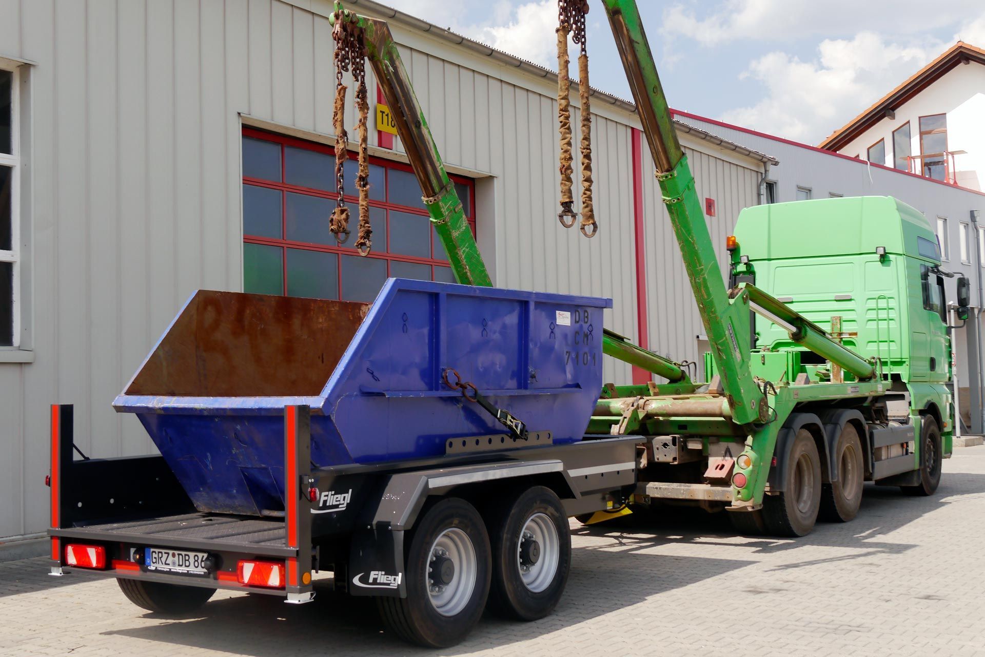 Fliegl TTS 100 konteinerio iškrovimas