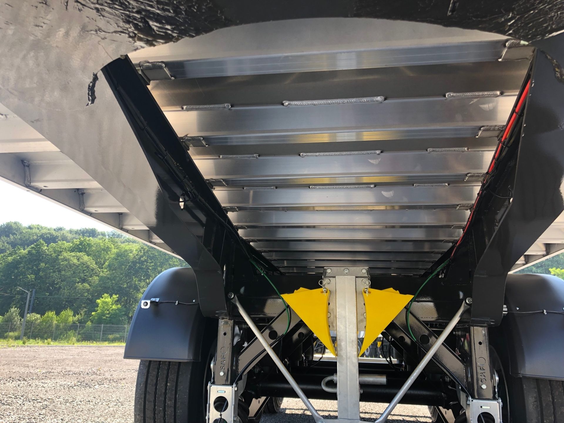 Tankiai išdėstyti lovelio grindų skersiniai