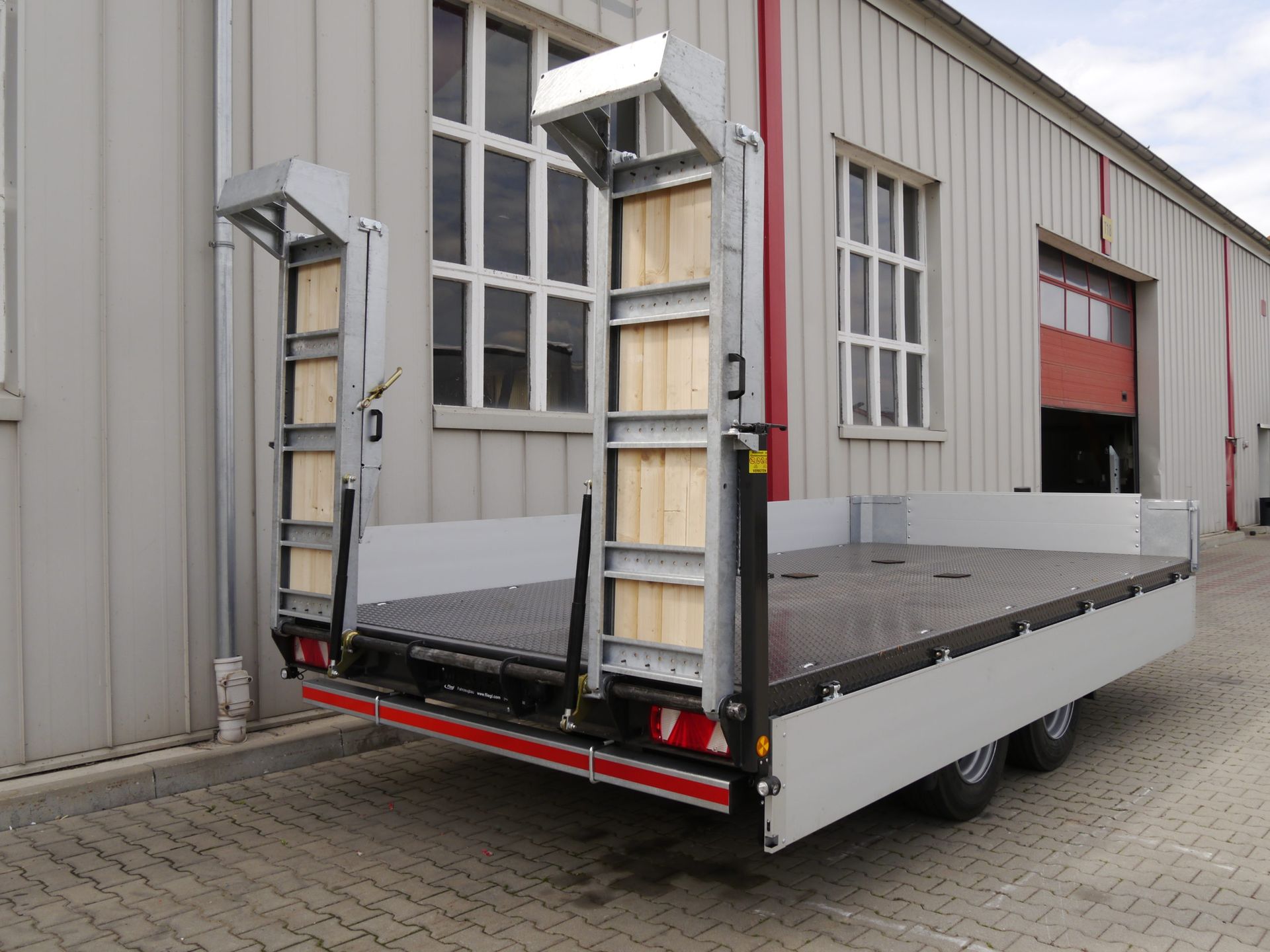 Ilgi, sulankstomi įvažiavimo takeliai