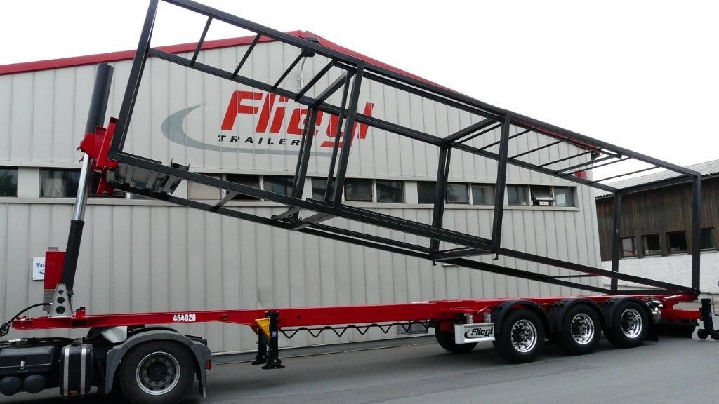 30-40 konteinerių transportavimui išskleidžiama puspriekabė