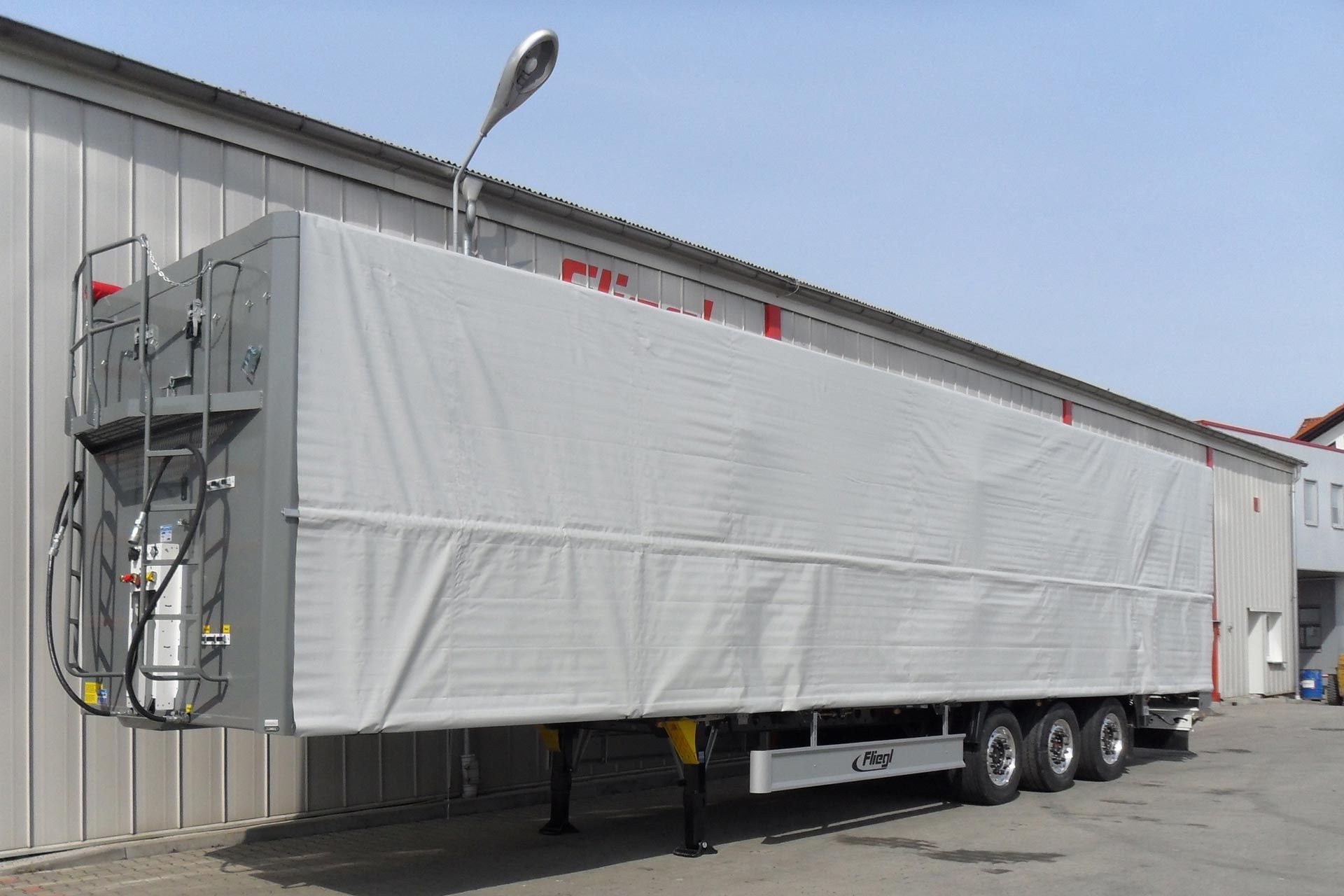 Papildomai: apsauginis tentas šoninei sienai