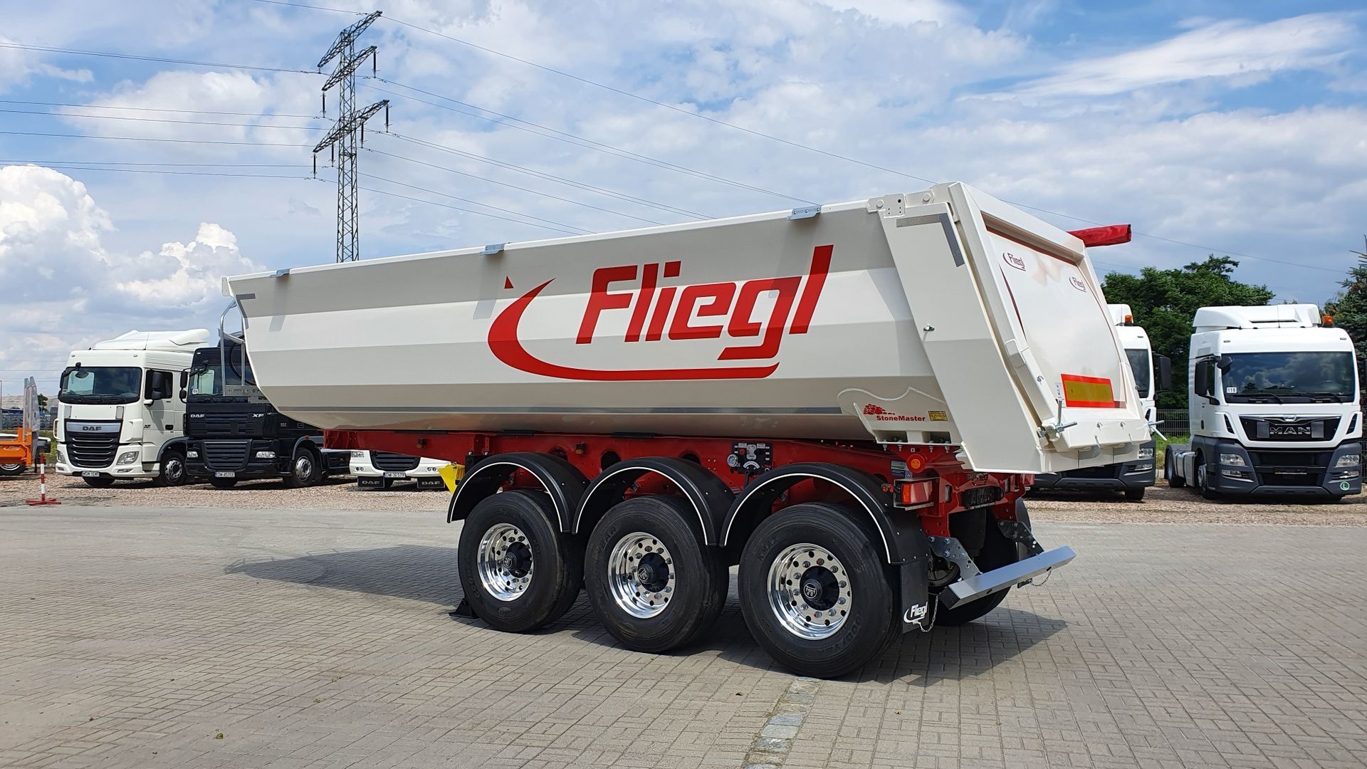 Papildomai: hidraulinis galinis dangtis