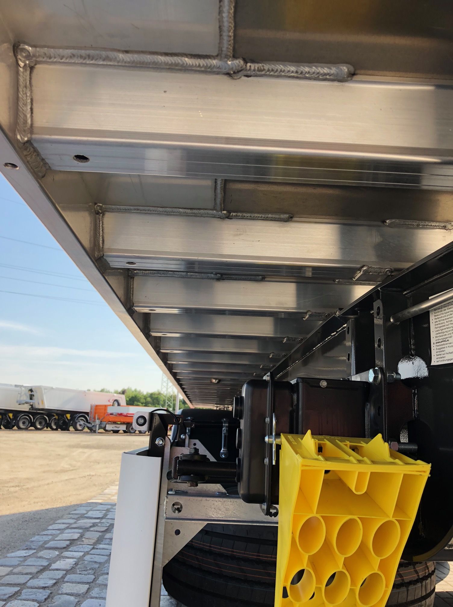 Kebulo grindys ant tankiai privirintų skersinių