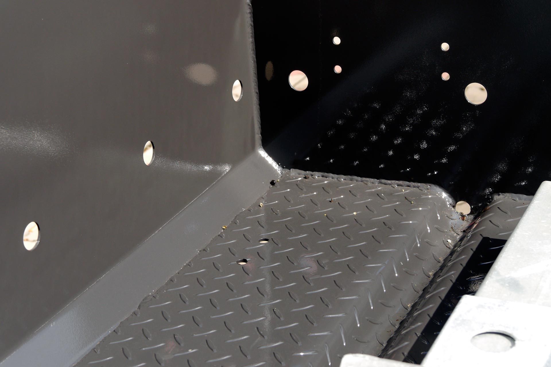 Grindys iš rifliuotos plieninės plokštės