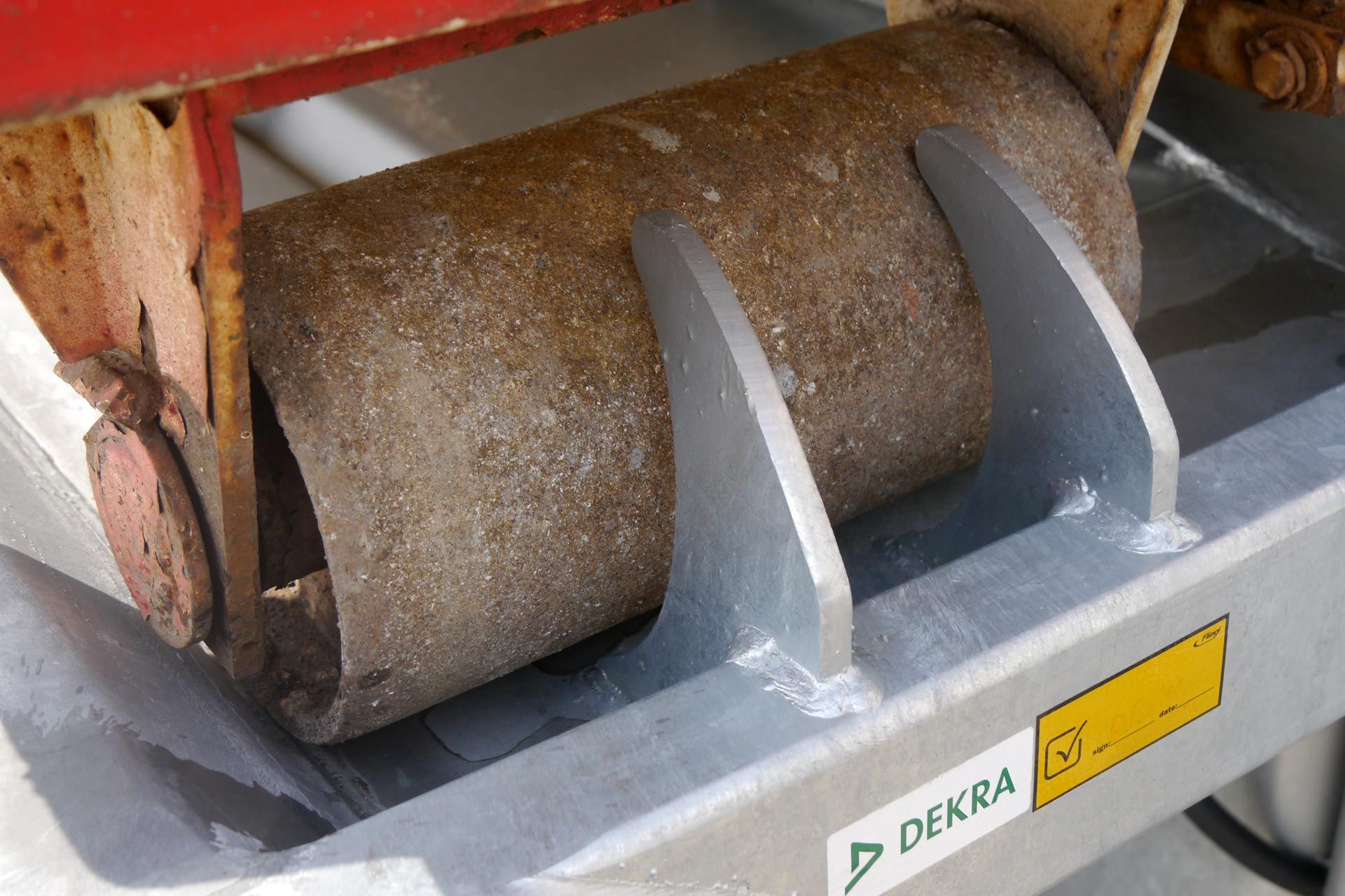 Priekinis konteinerio ritinėlių blokavimas