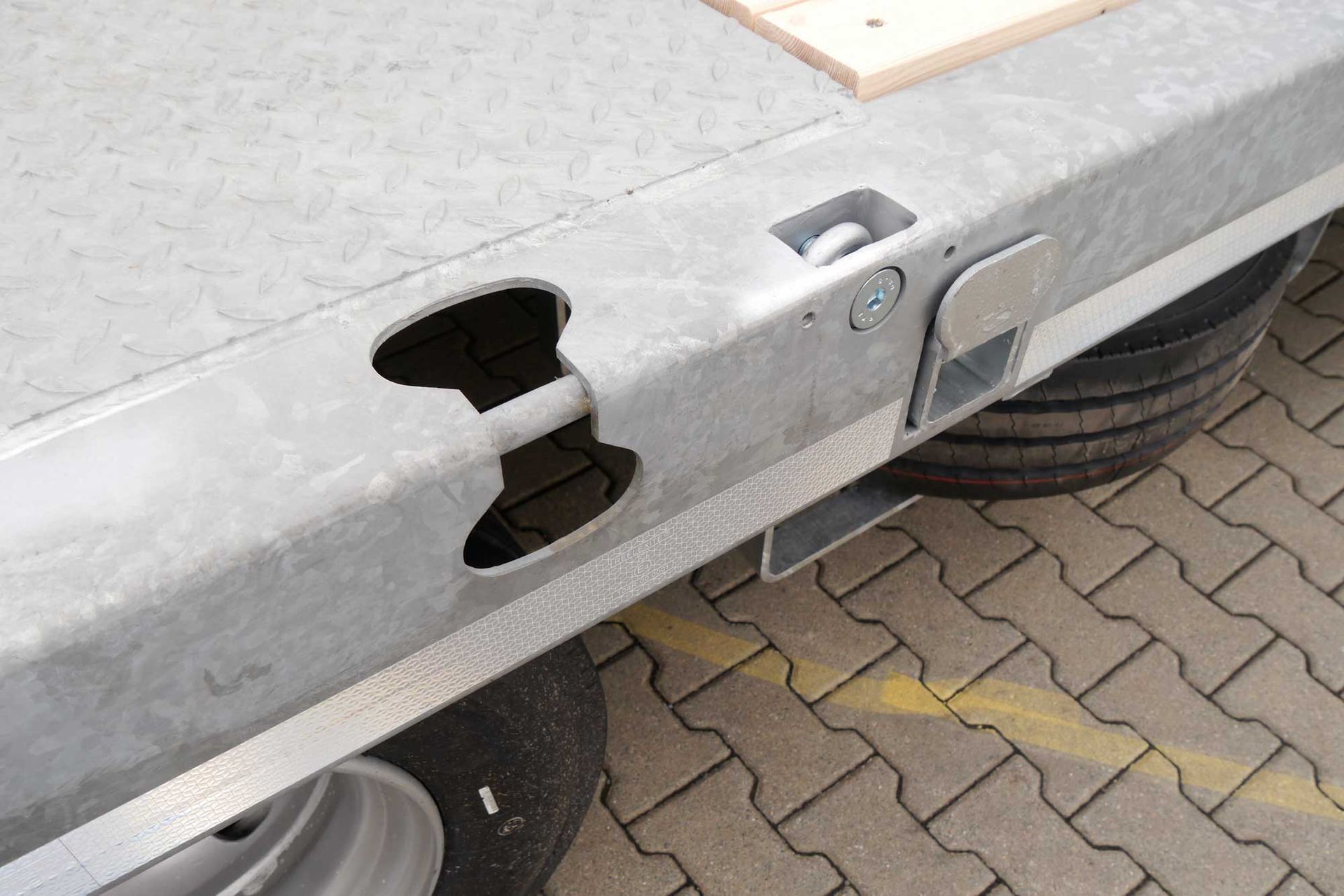 5 ir 10 tonų tvirtinimo taškai