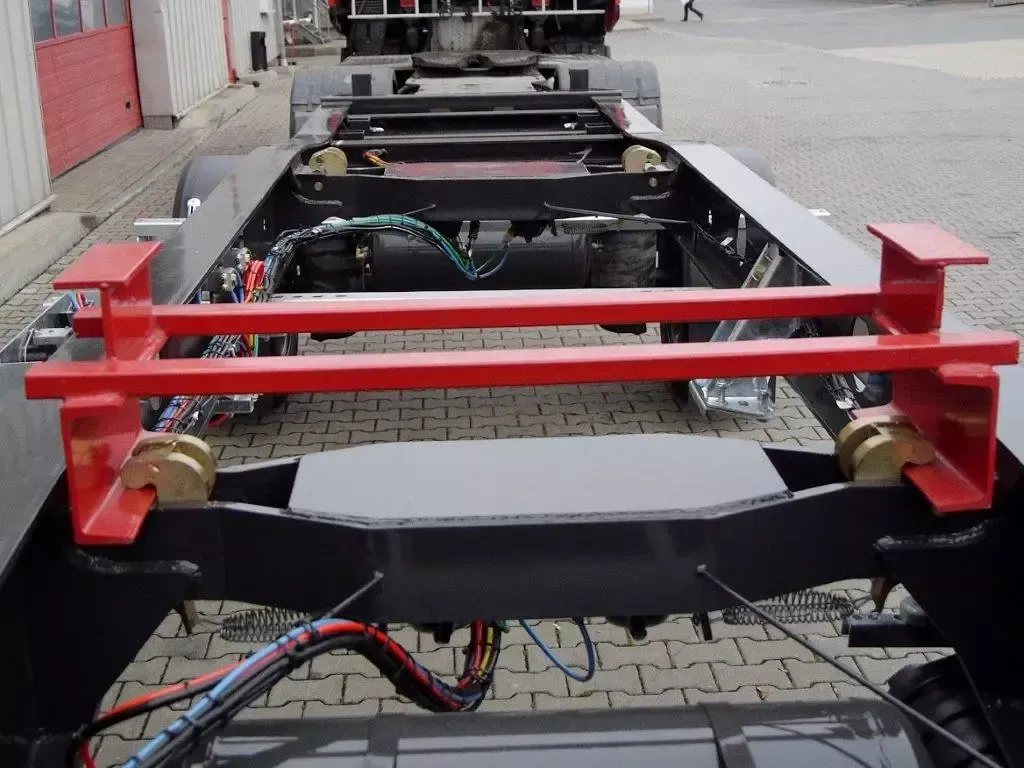 Keturių taškų pneumatinis konteinerio užrakinimas