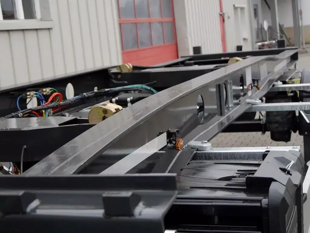 Priekabos išilginė sija