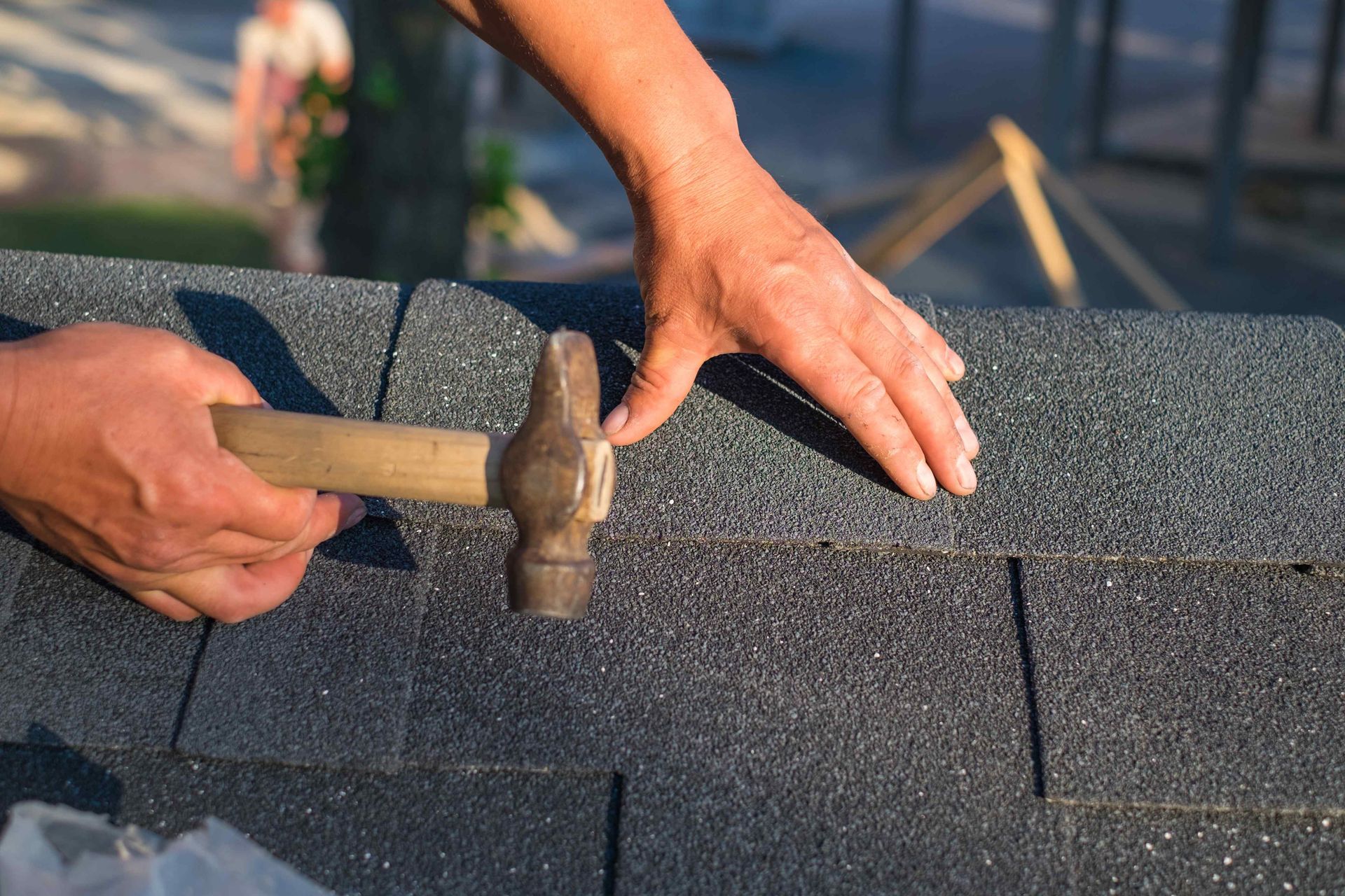 Roofind_Roof repair worker