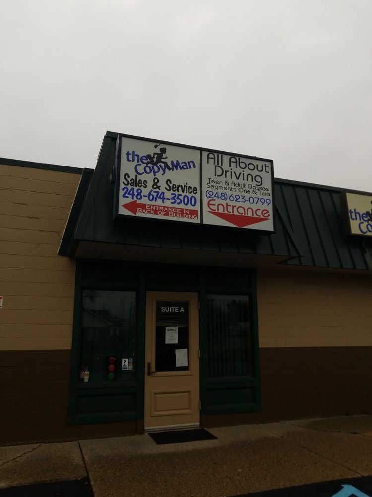 A building with a sign that says all about driving school
