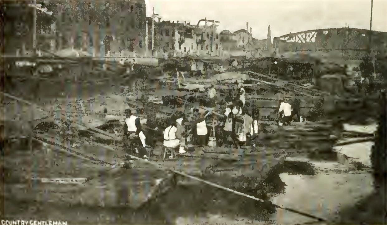 Afvoer van menselijke mest  met boten in Shamghai in 1909