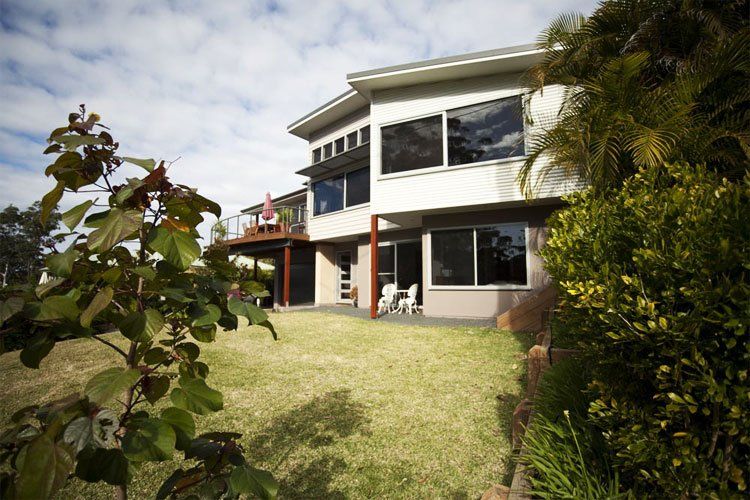 Pacific Palms House Lawn Front - Barry Pfister Builder In Forster, NSW