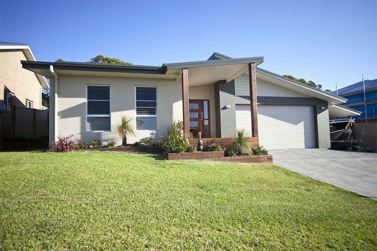 Cape Hawke 1 Front Lawn - Barry Pfister Builder In Forster, NSW