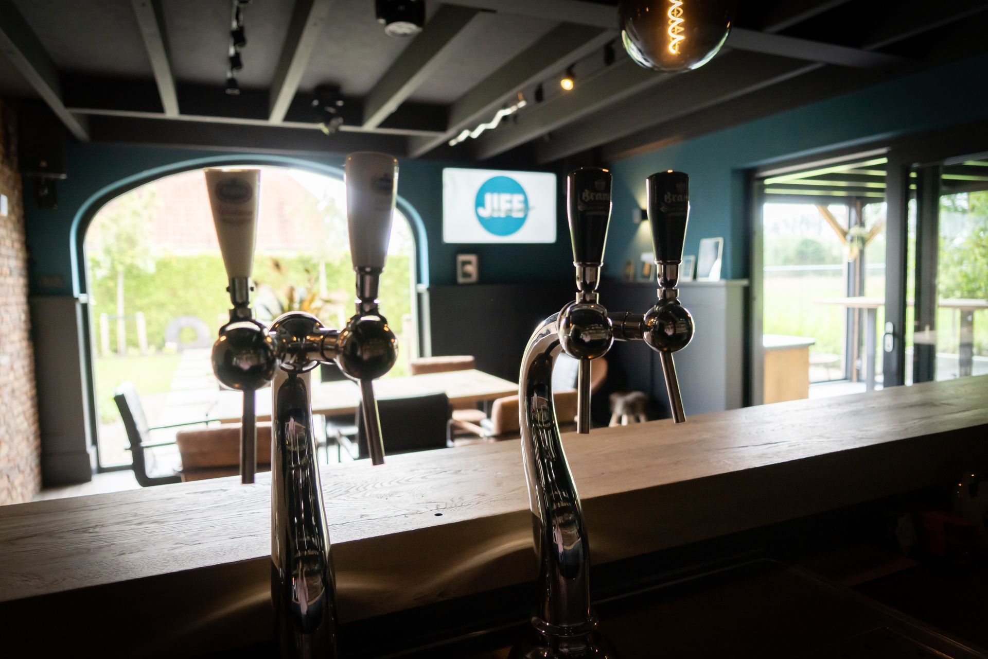 sfeevolle ruime met een uitzicht