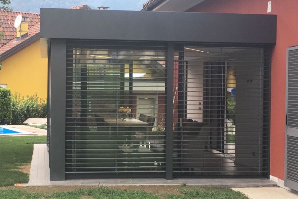 Vetrata con veneziane