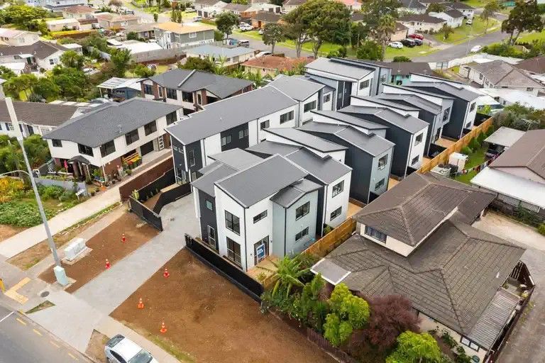 3 level townhouses in a multi-unit residential development, Allan St Auckland