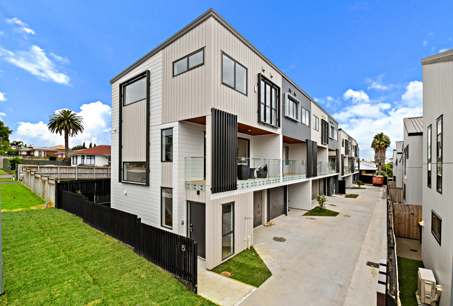 Modern 3 level townhouse in a multi-unit residential development, Ayr Rd Auckland