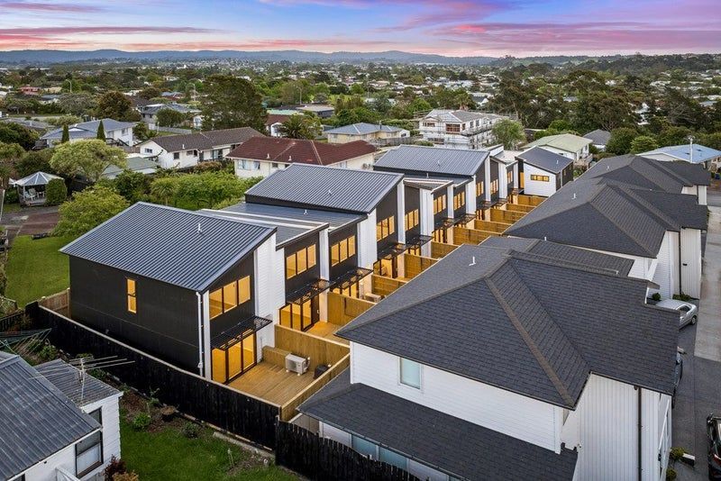 Modern townhouse multi-unit residential development, Tudor Rd, Auckland