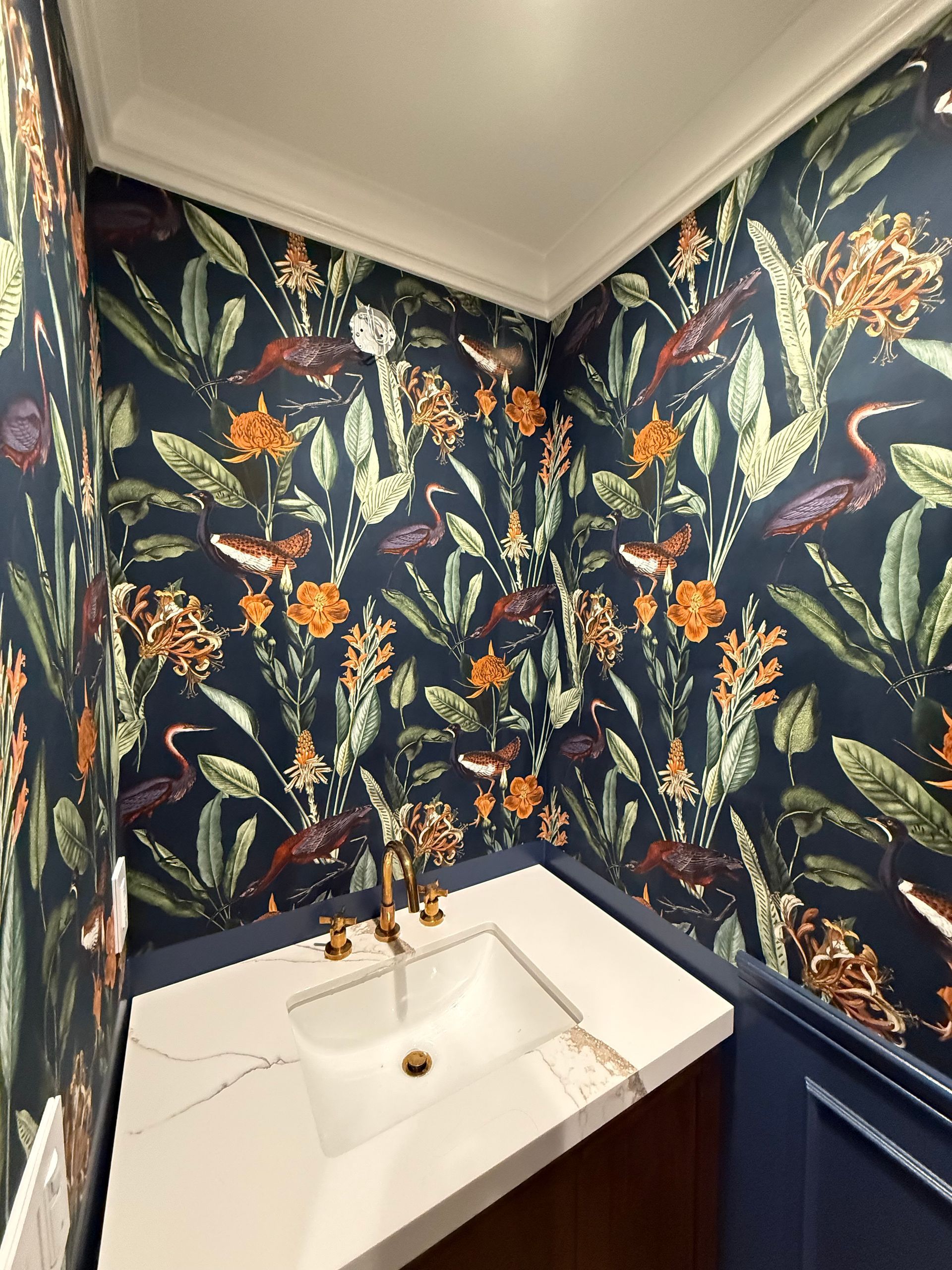 wallpaper-detail-finish-installation-walnutcreek-bathroom