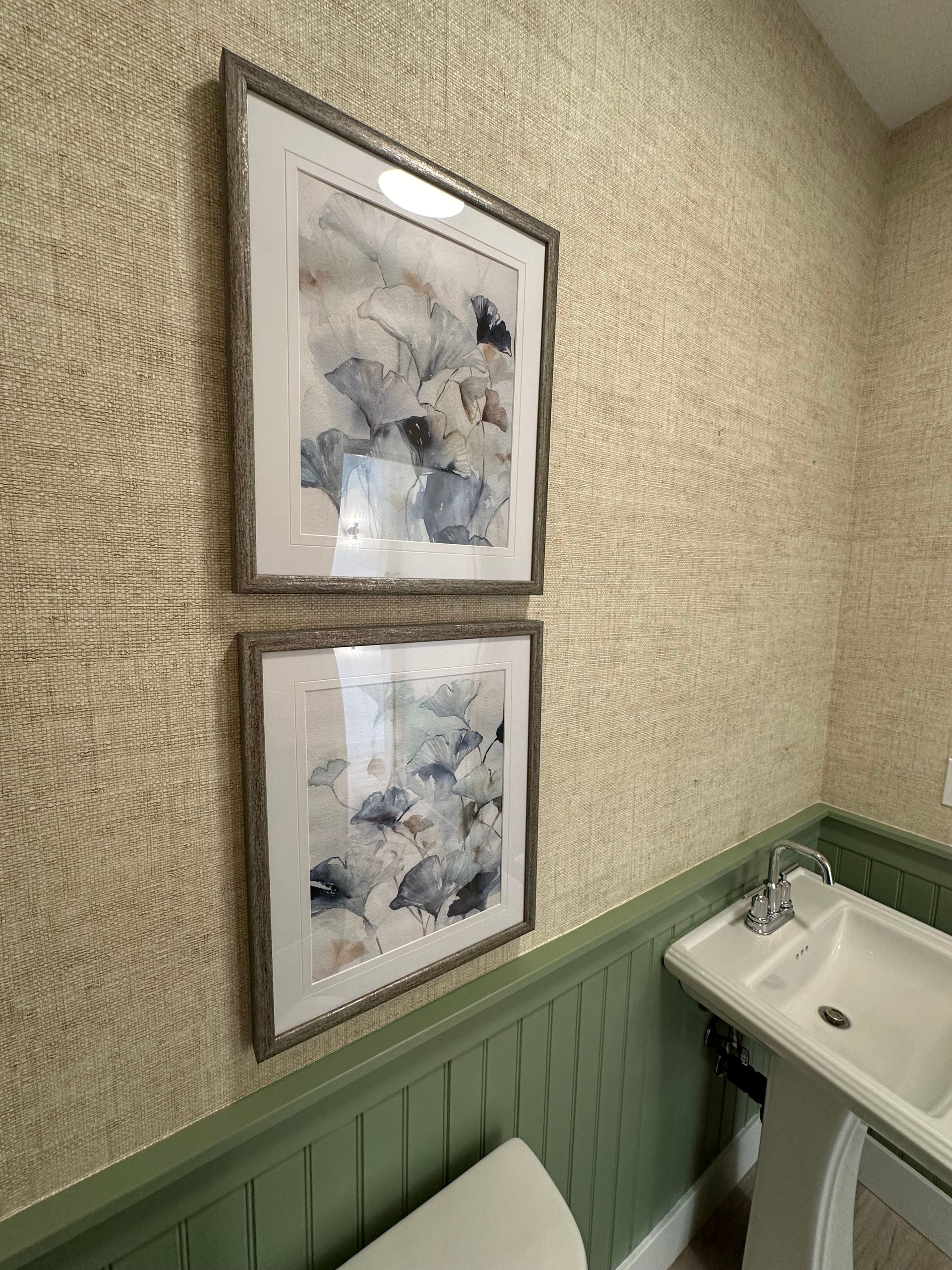 detail-finish-wallpaper-wood-sacramento-bathroom