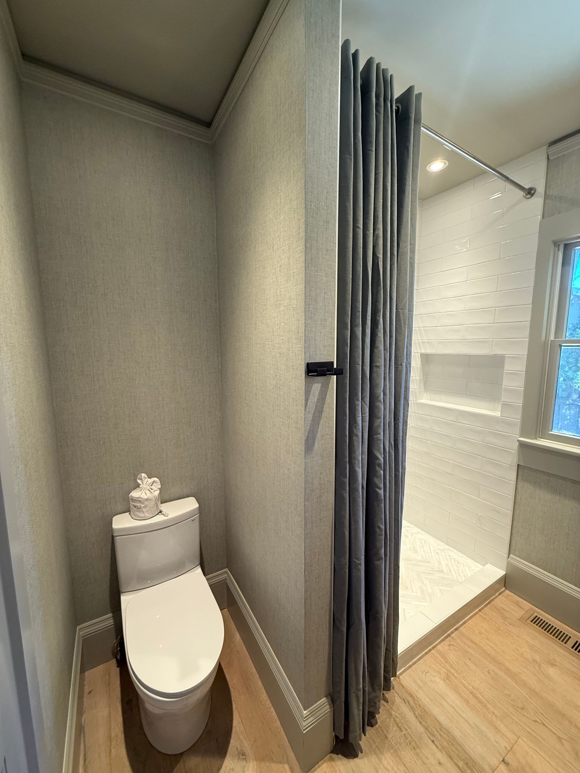 wallpaper-vinyl-installation-Healdsburg-bathroom