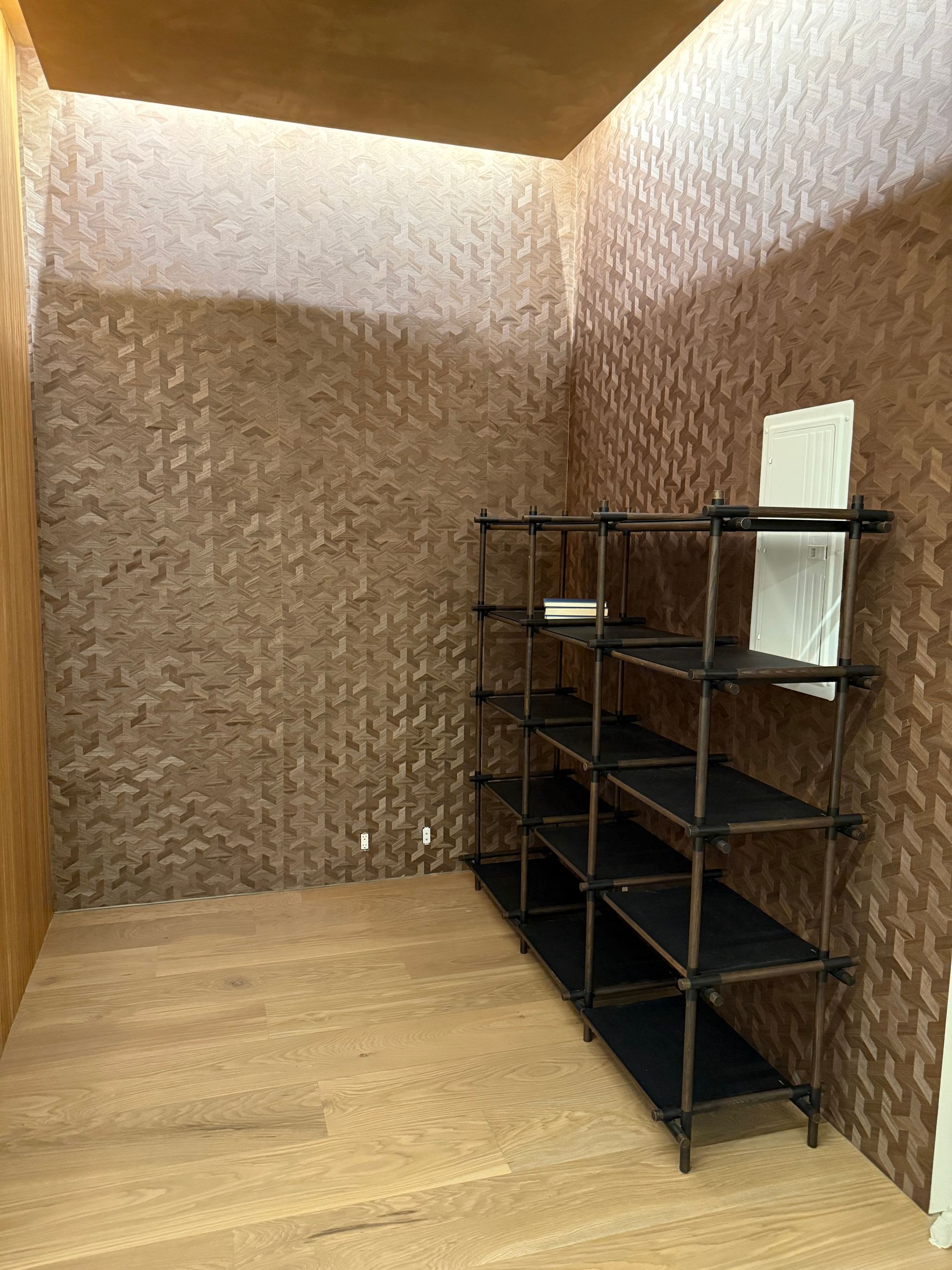 detail-finish-wallpaper-wood-san-francisco-dining-room