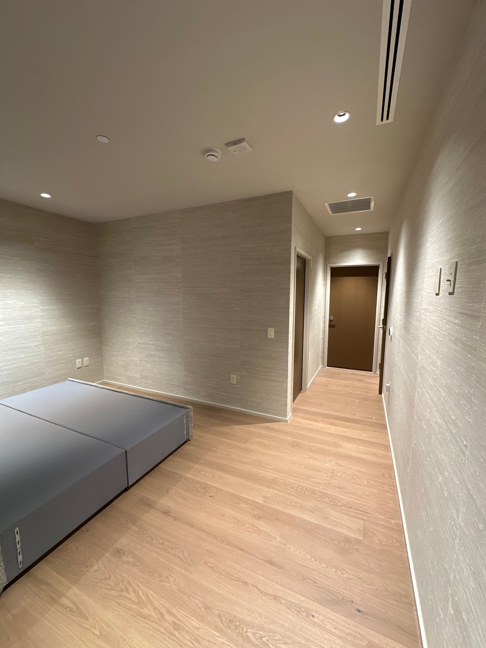 grasscloth-healdsburg-bedroom-premium-finish