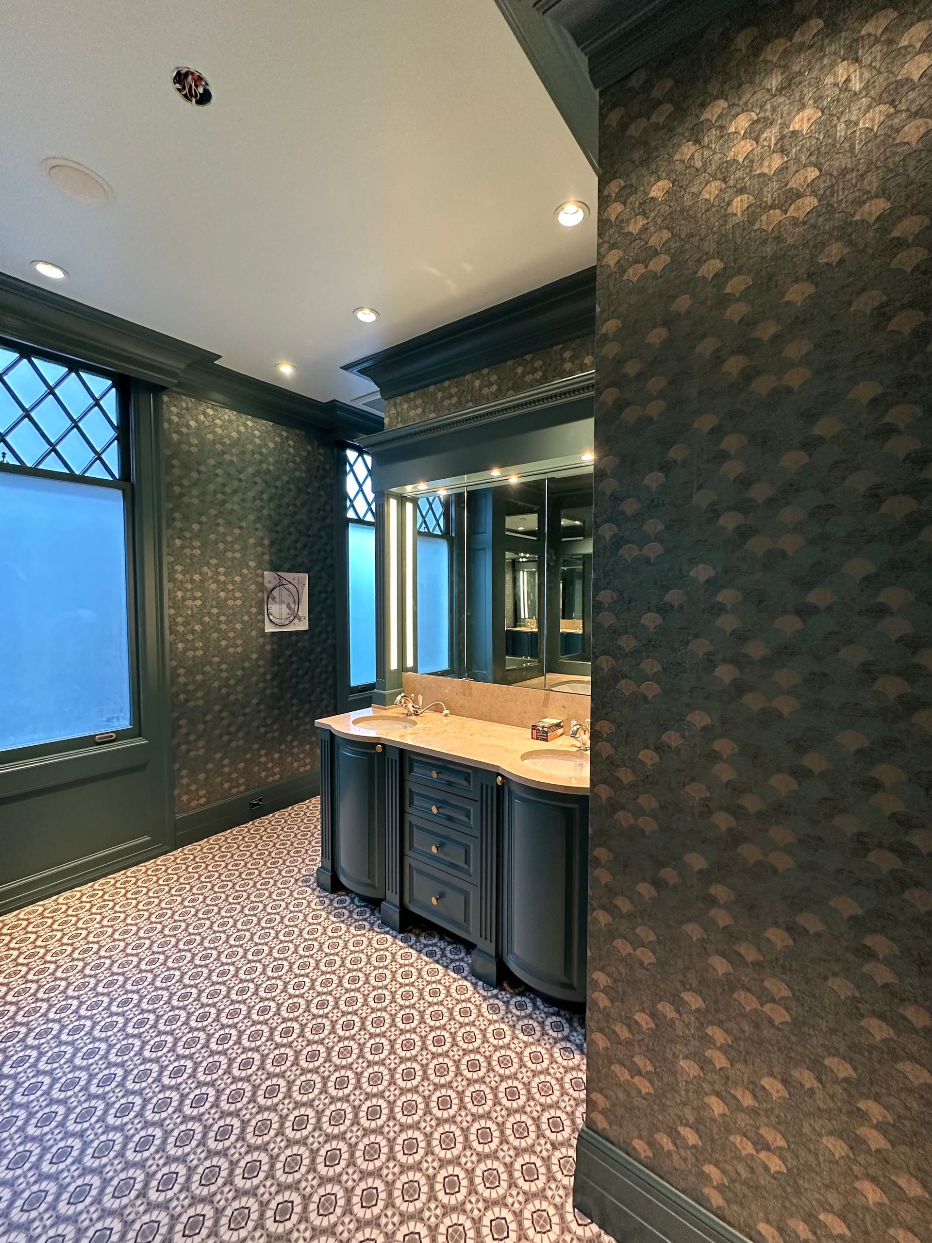 wallpaper-installation-gap-san-francisco-bathroom