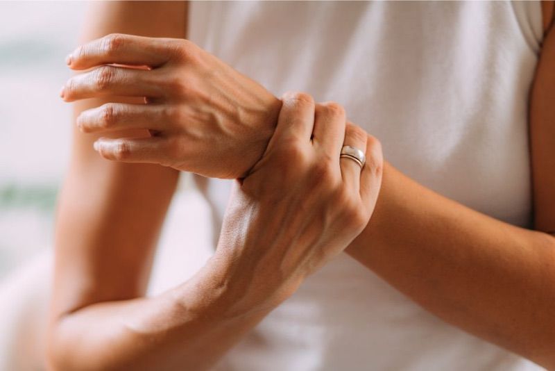 Numbness and Tingling Down
Arms Chiropractor
