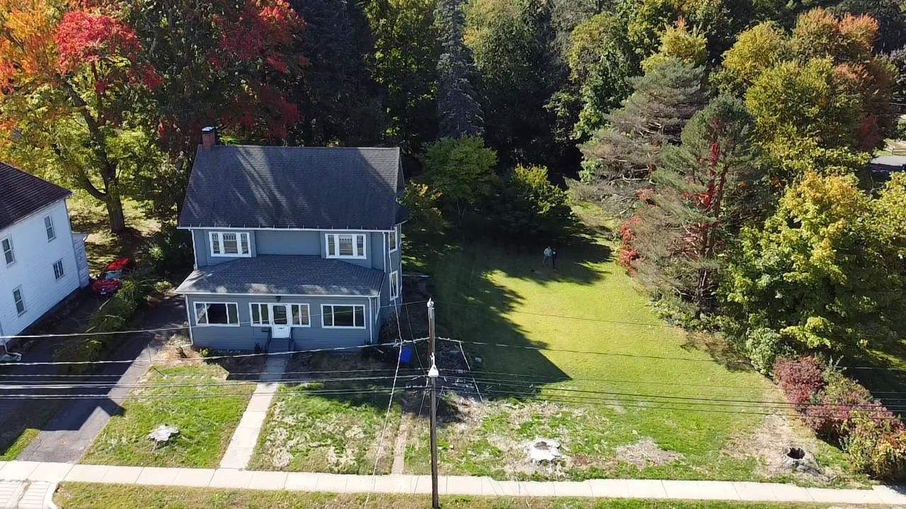 Detailed view of 19 Pleasant street in west hartford roof repair.