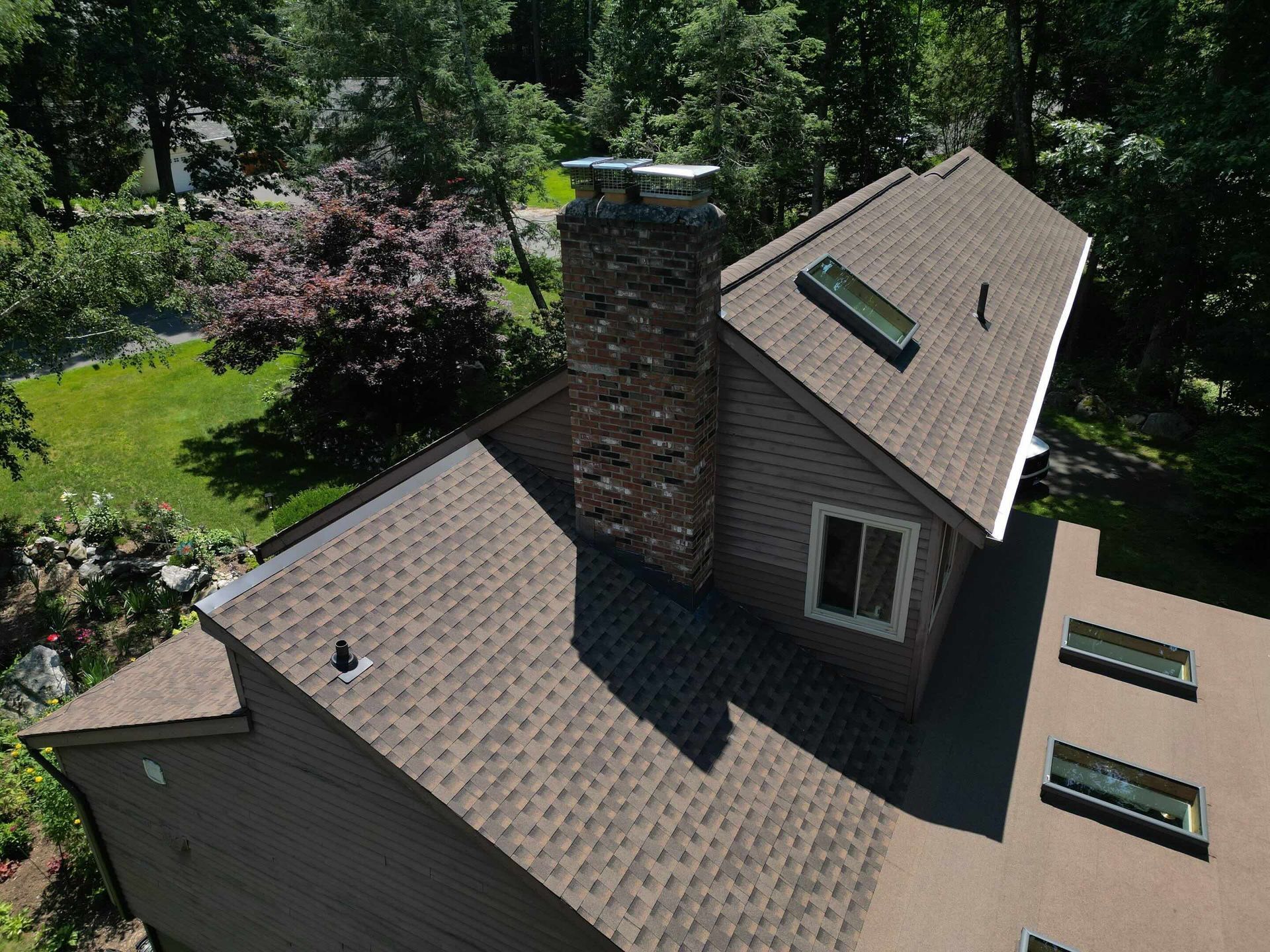 Contractor that installs roofs to code in Connecticut