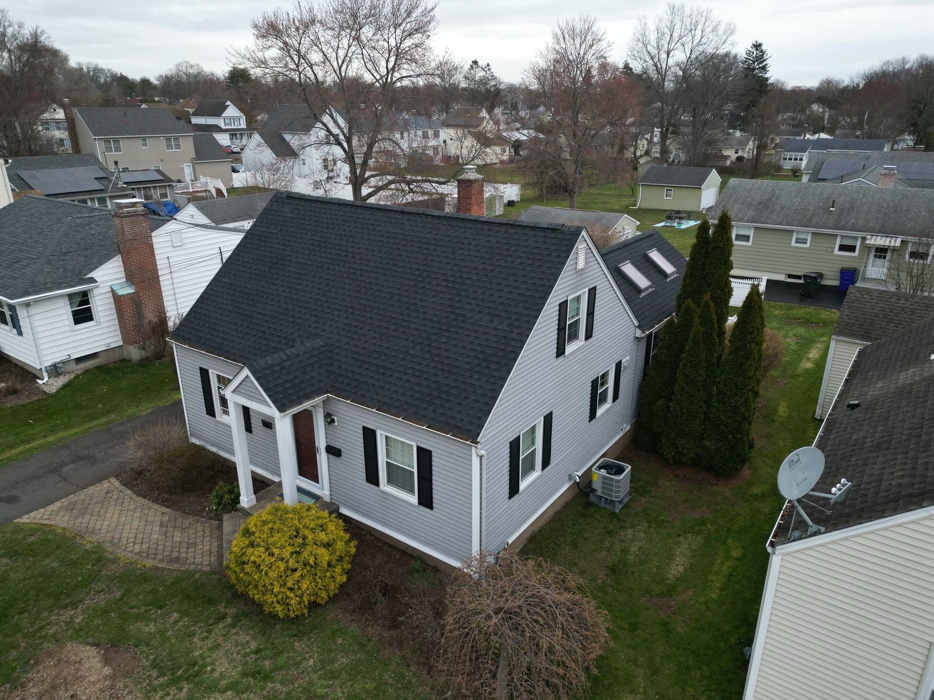 Newly Installed GAF Timberline HDZ Charcoal Roof in West Hartford, CT