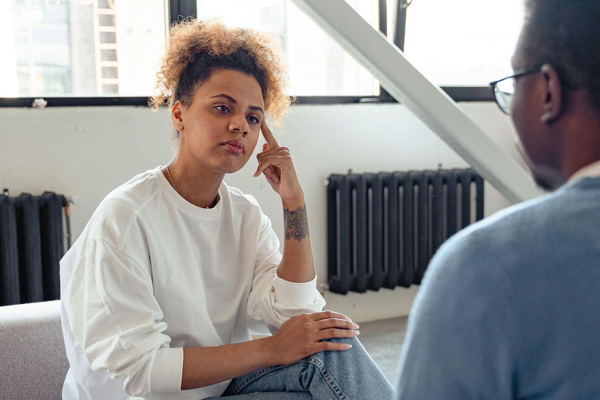 A woman talking to an accident attorney in Gwinnett