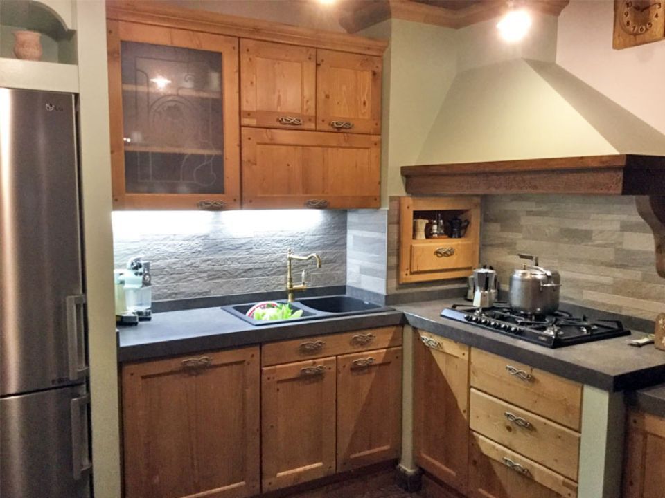 cucina in legno su misura