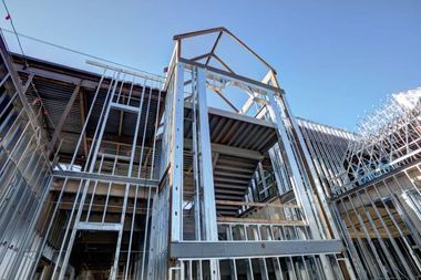 a large building is being built with a lot of metal frames 